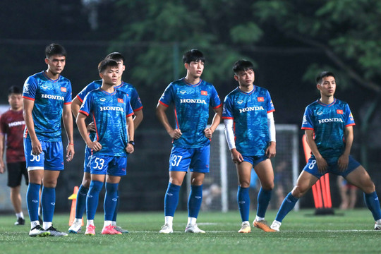 Cơ hội cho 8 cầu thủ trẻ ở đội tuyển Việt Nam