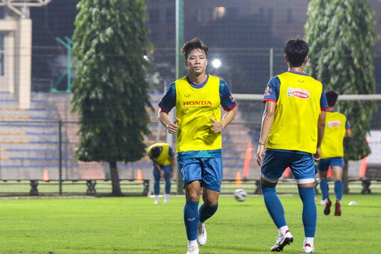 Trung vệ Quế Ngọc Hải trở lại tập luyện cùng đội tuyển Việt Nam