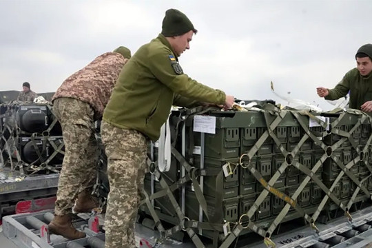 Mỹ tiết lộ lí do sắp phải giảm viện trợ quân sự cho Ukraine