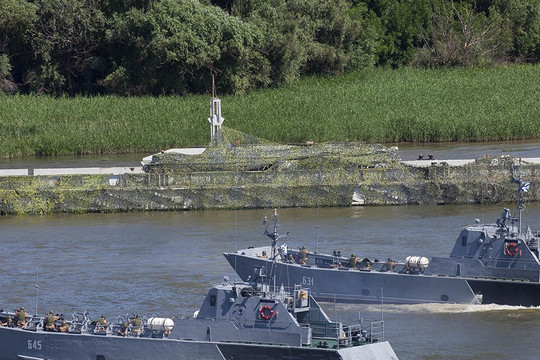 Ukraine công bố bằng chứng tấn công các tàu đổ bộ Nga ở Crưm