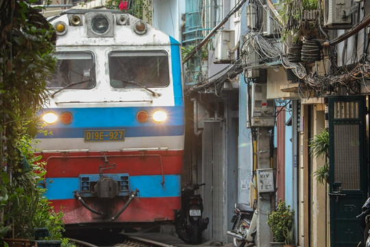 Những chuyến tàu hỏa chạy xuyên tâm Hà Nội