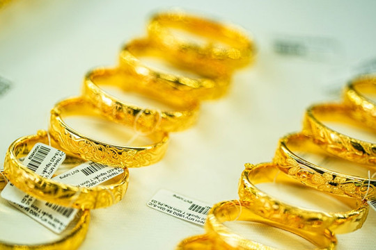 Giá vàng hôm nay 15/11/2023: Vàng SJC tăng vọt 200 nghìn đồng/lượng