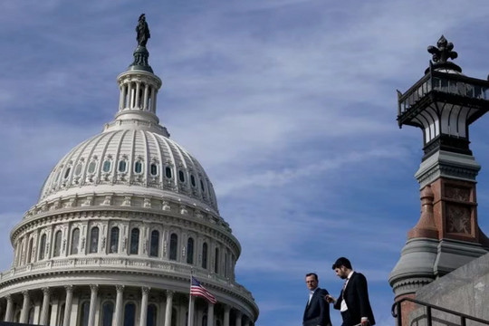 Thượng viện Mỹ duyệt gói ngân sách khẩn, vẫn không có viện trợ cho Ukraine
