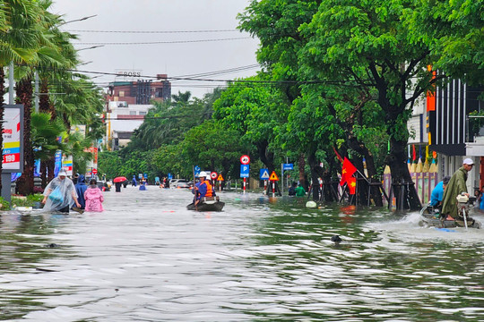 Thời sự 24 giờ: Mưa lớn, ngập lụt ở miền Trung kéo dài đến khi nào?