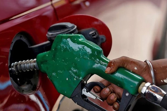 Giá xăng dầu hôm nay 16/11/2023 đi xuống, mất mốc 82 USD/thùng