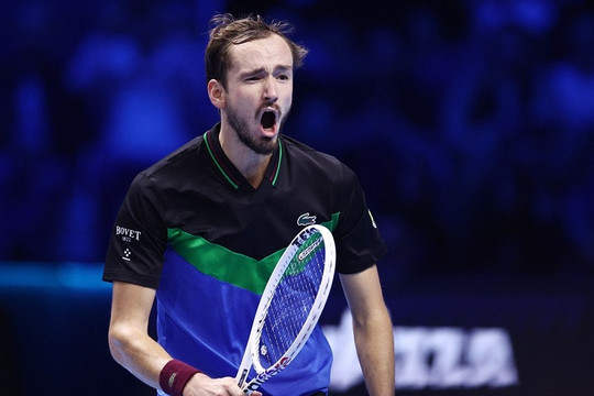 Daniil Medvedev khiến Zverev ôm hận ở ATP Finals 2023