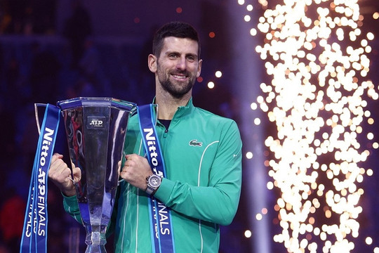 Djokovic qua mặt Federer, lập kỷ lục 7 lần vô địch ATP Finals