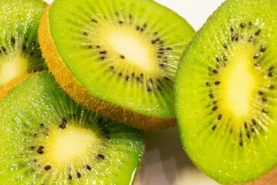 Tại sao khi ăn quả kiwi bạn nên ăn cả vỏ?