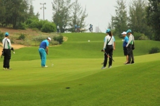 Bắc Ninh phải báo cáo Thủ tướng vụ giám đốc sở chơi golf trong giờ làm