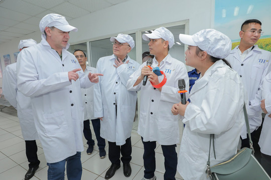 Bộ trưởng Nông nghiệp Kaluga (Nga) thăm trang trại TH true MILK: "Chúng tôi nể phục và tiếp thu được nhiều bài học có giá trị"