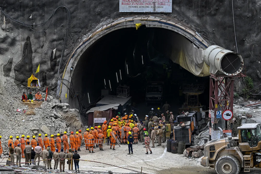 17 ngày hối hả, cứu 41 người bị mắc kẹt trong đường hầm