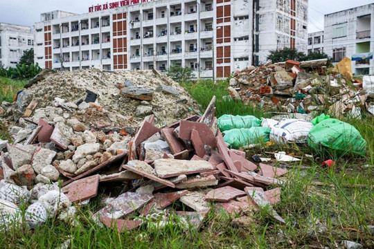 Đà Nẵng: Treo thưởng 'nóng' cho người phát hiện đổ trộm phế thải xây dựng