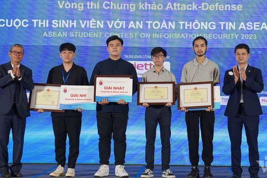 Bộ GD&ĐT trao bằng khen cho 4 nhóm sinh viên an toàn thông tin xuất sắc