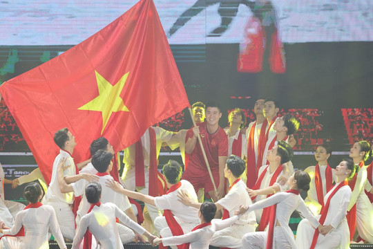 Duy Mạnh tái hiện cắm cờ tại Thường Châu trong dịp đặc biệt
