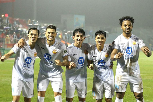 Câu lạc bộ Nam Định vững ngôi đầu V.League sau 4 trận toàn thắng