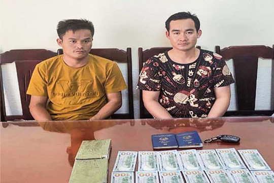 Bắt giữ hai người nước ngoài vận chuyển heroin vào Việt Nam