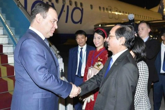 Thủ tướng Cộng hòa Belarus đến Hà Nội, bắt đầu thăm chính thức Việt Nam