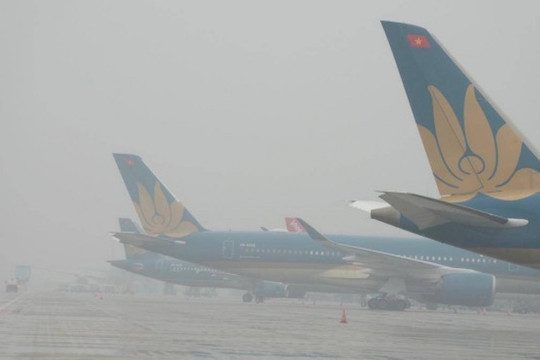 Sương mù tại Hà Nội, nhiều chuyến bay đến Nội Bài phải chuyển hướng