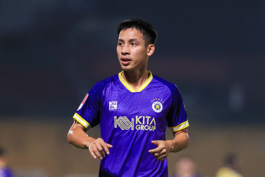 Tiền vệ Hùng Dũng gia hạn hợp đồng với Hà Nội FC đến năm 2026