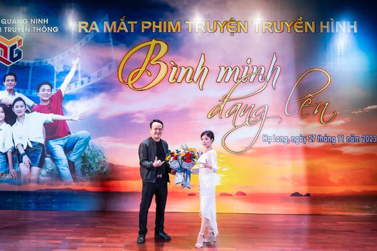 Nhạc sĩ Đinh Khánh Ly khắc hoạ Quảng Ninh trong nhạc phim Bình Minh Đang Lên