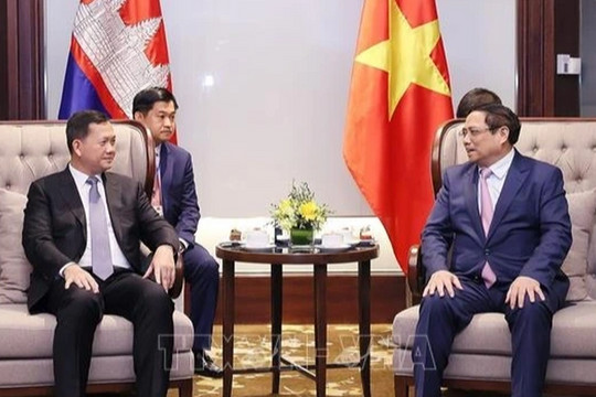Thủ tướng Phạm Minh Chính tặng Thủ tướng Campuchia sách của Tổng Bí thư Nguyễn Phú Trọng
