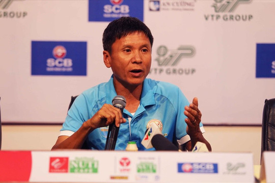 Huấn luyện viên CLB Khánh Hòa nộp đơn xin từ chức