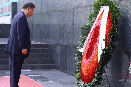 Chủ tịch Trung Quốc Tập Cận Bình viếng Lăng Chủ tịch Hồ Chí Minh