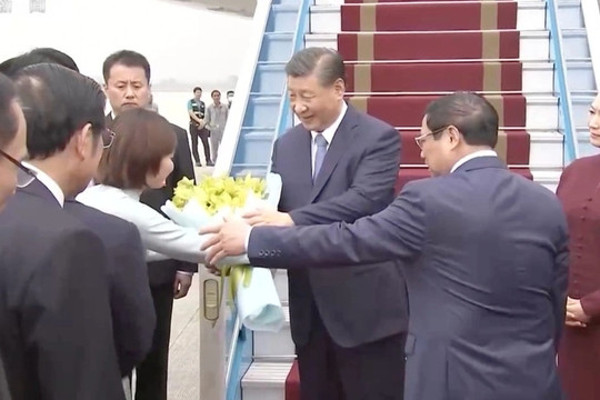 Hai nữ sinh tặng hoa Chủ tịch Trung Quốc Tập Cận Bình là ai?