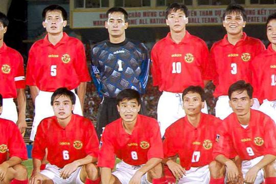 Thu nhập cầu thủ và tính chuyên nghiệp của bóng đá Việt
