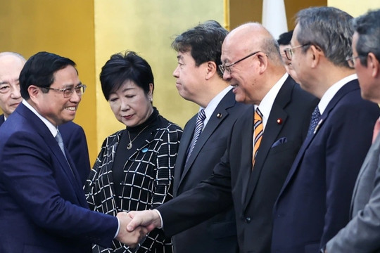 Thủ tướng đề nghị Nhật Bản miễn thị thực cho công dân Việt Nam