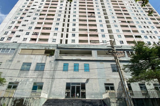 Thai phụ tử vong tại tầng 4 chung cư ở TPHCM