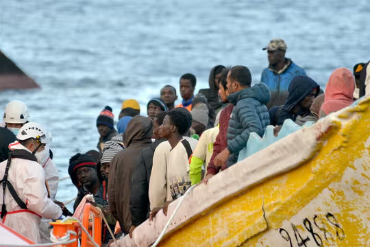 Chìm tàu ở ngoài khơi Libya, 61 người thiệt mạng