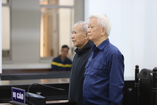 2 cựu Chủ tịch tỉnh Khánh Hòa lãnh tổng cộng 9 năm tù