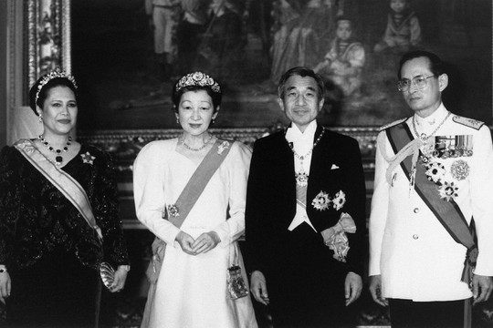 Ngày 23/12 năm xưa: Sinh nhật Thượng hoàng Akihito; Slovenia đồng lòng tách khỏi Nam Tư; Cha đẻ súng AK-47 qua đời; Argentia vỡ nợ