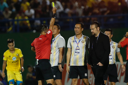 Huấn luyện viên đội Thanh Hoá bị cấm chỉ đạo vì nhận 3 thẻ vàng
