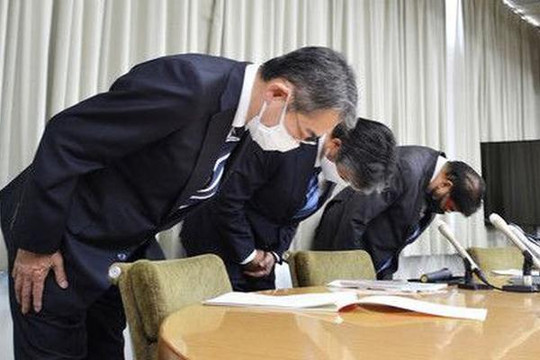 Lãnh đạo của tập đoàn lớn nhất nhì Nhật Bản cúi đầu xin lỗi người tiêu dùng vì hành vi gian lận