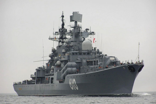 Uy lực khu trục hạm mang tên lửa dẫn đường của Nga