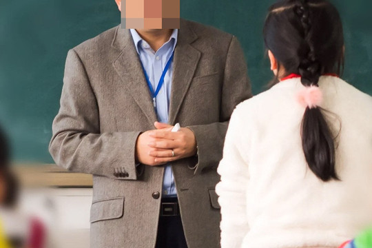 Thầy giáo bị bắt vì tấn công tình dục nữ sinh trong ký túc xá
