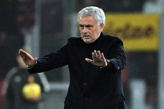 AS Roma gây thất vọng lớn, HLV Mourinho lên tiếng bao biện
