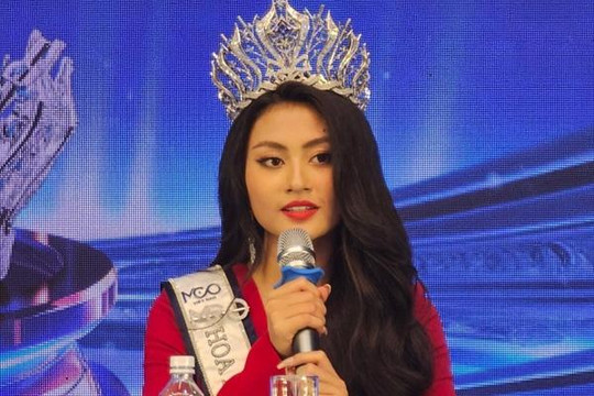 Hoa hậu Xuân Hạnh nói gì vụ khóa Facebook, bị lập nhóm anti sau đăng quang?
