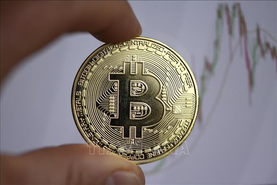 Đón Năm mới 2024, đồng bitcoin 'leo' đỉnh 45.000 USD