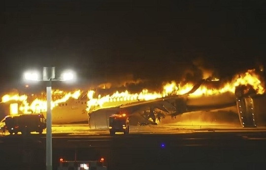 Vụ máy bay bốc cháy ở sân bay Nhật Bản: ‘Đó là phép màu’ để có thể sống sót