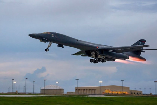 Mỹ: Máy bay ném bom tầm xa rơi khi đang huấn luyện