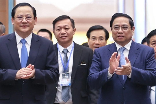 Thủ tướng nói về kế hoạch hợp tác xây cao tốc, đường sắt kết nối Việt - Lào