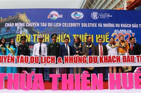 Đón 2.700 khách du lịch đầu tiên đến Huế bằng đường hàng hải năm 2024