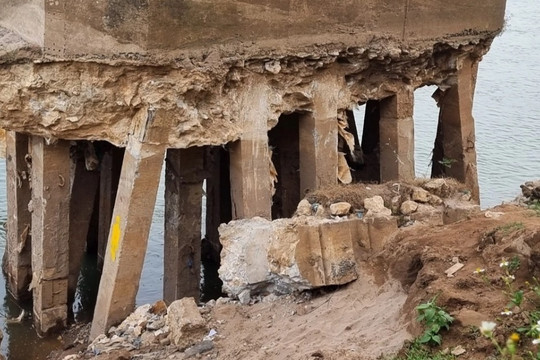 Trụ cầu Trung Hà nối Hà Nội - Phú Thọ trơ sắt thép: Chưa có phương án sửa