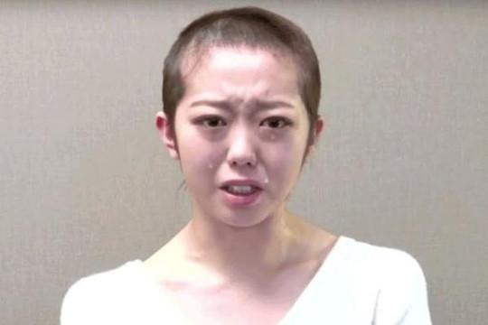 Nữ thần tượng 17 tuổi bị kiện vì đi khách sạn với fan nam