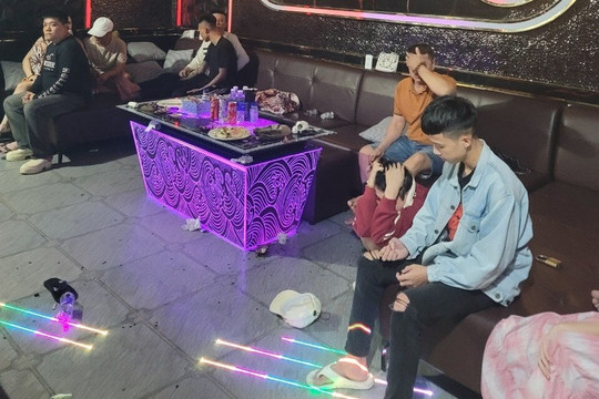 13 nam thanh nữ tú 'mở tiệc' ma túy trong phòng karaoke ở Quảng Nam