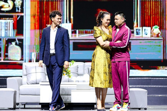 Hoài Linh làm bác sĩ, Xuân Bắc - Tự Long nói xấu vợ trên sân khấu