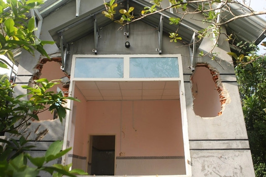 Phá dỡ nhà xây trái phép của nguyên Giám đốc Sở ở Bình Định